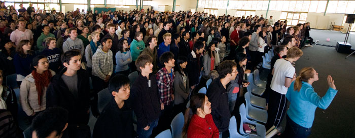 600 people singing at Annual Conference 2009