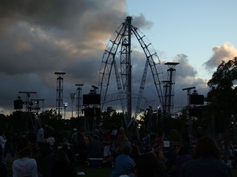 Clouds threatened the performance, however despite brief rain, the production continued.